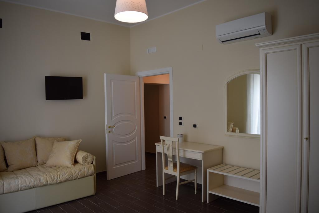 Domus Al Corso Con Servizio B&B Canosa di Puglia Quarto foto